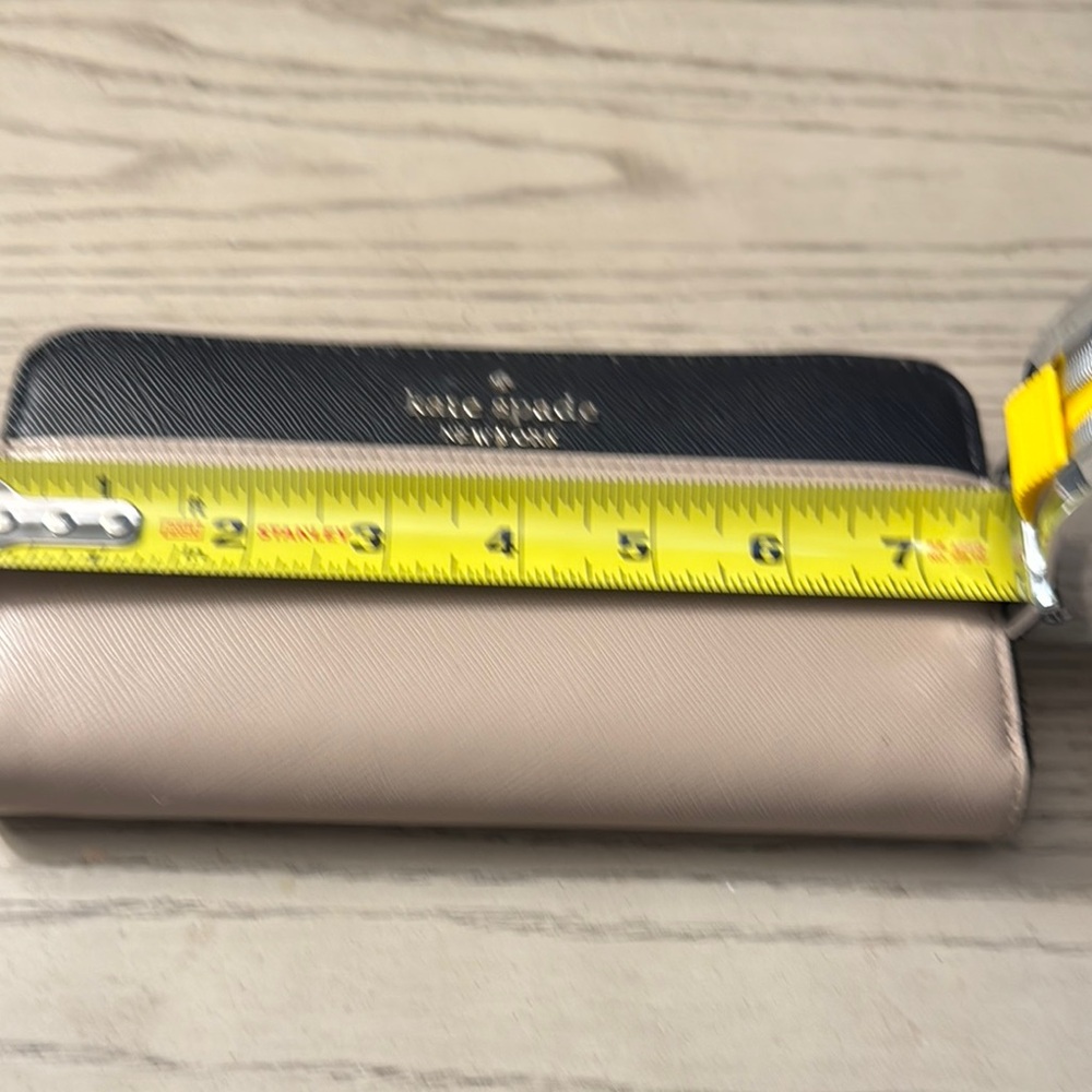 Kate Spade Black and Tan Wallet with Zip-Around Closure - Picture 2 of 9